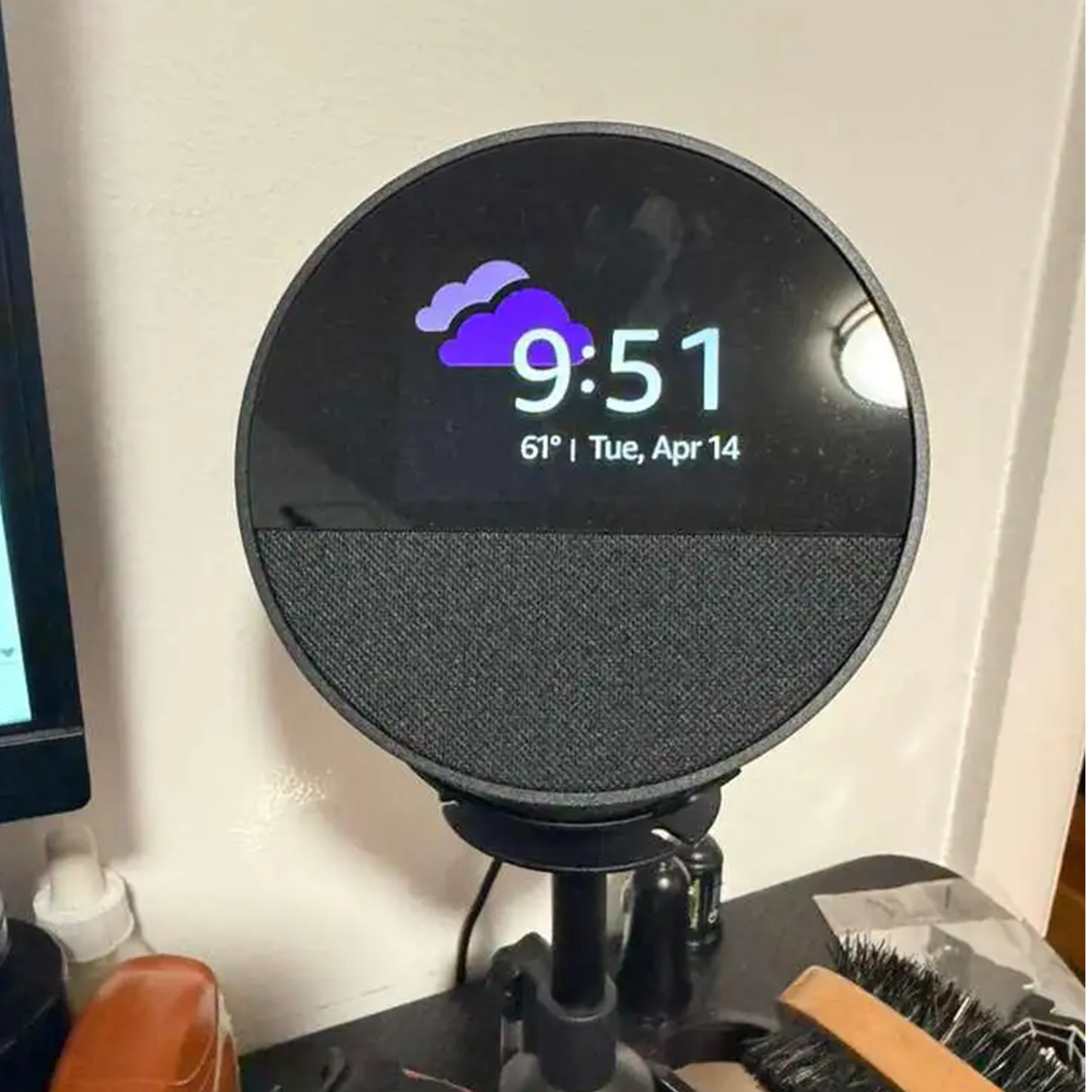 Round Curved Smart Voice Assistant Timepiece, Multi-Color Digital Display Alarm Clock With Built-In High-Fidelity Audio Speaker And Home Automation Control